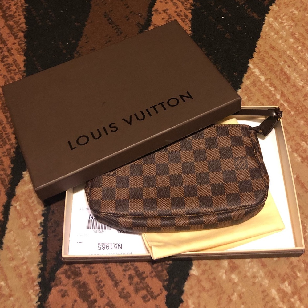 Authentic Louis Vuitton Damier Pouch